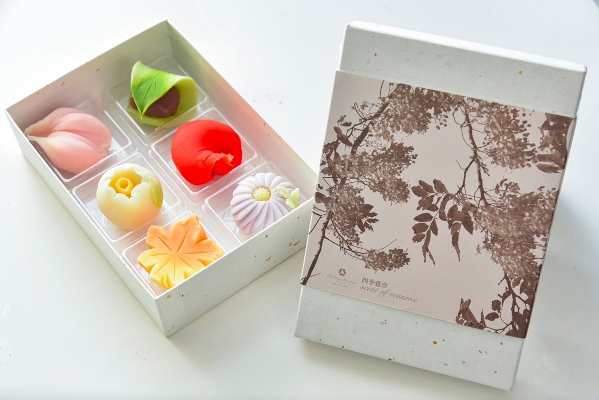 限量販售的「四季雅章」和子禮盒，每盒包含六款和子，四款象徵春、夏、秋、冬四季的自然景緻，及兩款象徵日本的菊花與台灣的梅花，售價1,200元 盒。